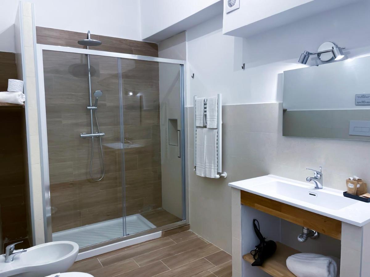 פלרמו Leone Suite B&B & Restaurant מראה חיצוני תמונה