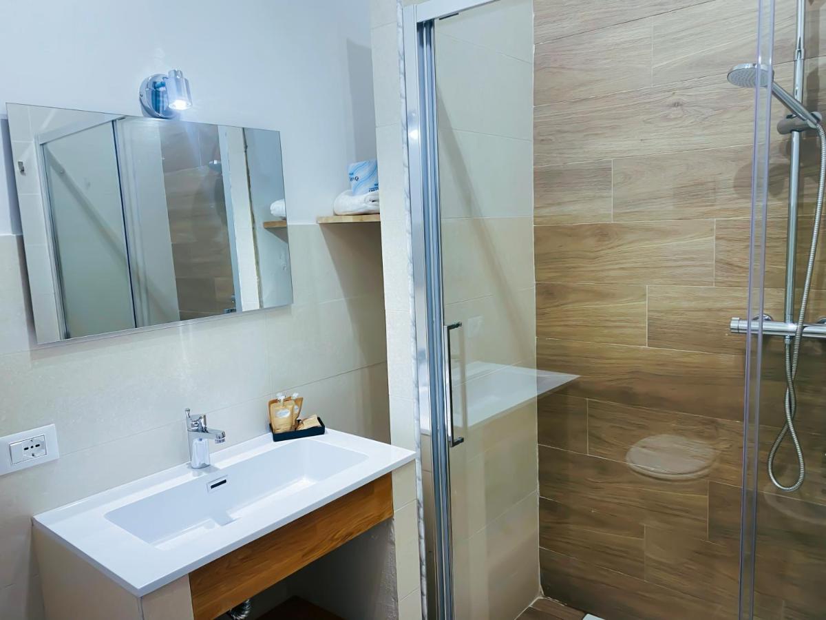 פלרמו Leone Suite B&B & Restaurant מראה חיצוני תמונה